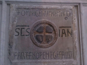tomba-partenope-chiesa-san-giovanni-a-mare-napoli-foto-rosy-guastafierro